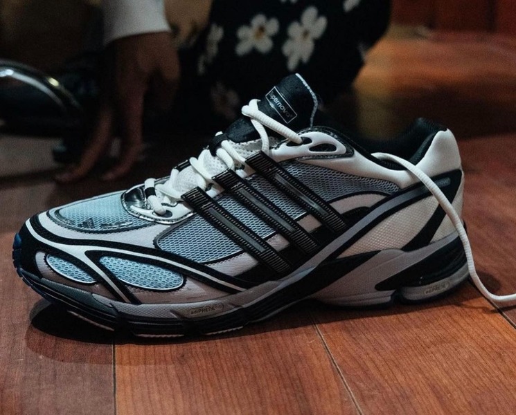 Coachella 2023 Pusha T tragt einen Supernova Cushion 7 Thorn